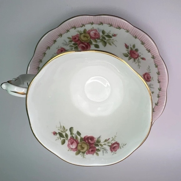 Royal Albert England Valeta Bone China Teacup & Saucer – Pink Floral - Picture 4 of 8